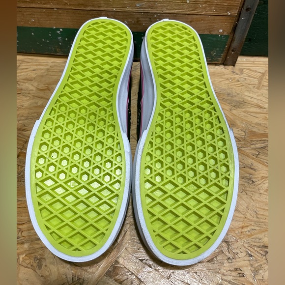 Super cute brand new in box girls Vans Authentic. Size 2.5 . - Picture 4 of 5